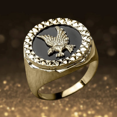 Imperial Sovereign Ring for men with gold plating featuring a detailed eagle emblem on a black circular background, combining bold style and refined craftsmanship.